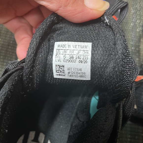 Man shows but fit kids and woman size 7.5 - Picture 5 of 5